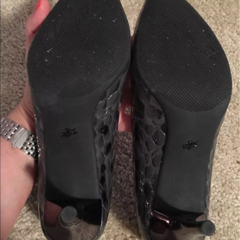 Kenneth Cole 925 silver fox patent leather pumps shoes size 9.5 - Picture 4 of 7